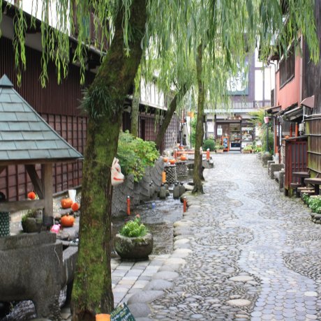 Un Jour à Gujo Hachiman Un Jour à Gujo Hachiman
