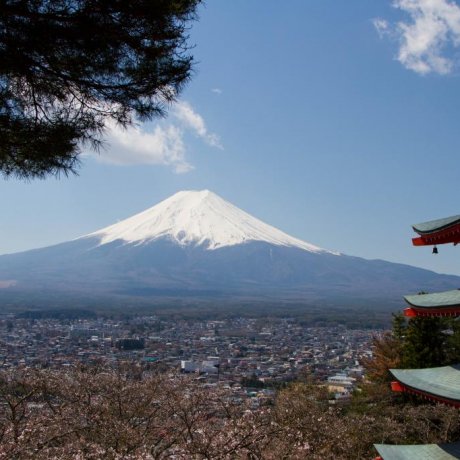 La Pagode Chureito à Fujiyoshida La Pagode Chureito à Fujiyoshida