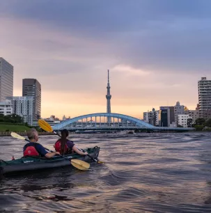Evening kayaking tour in Tokyo